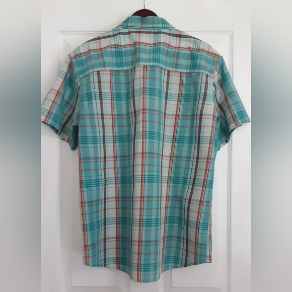 G.H. Bass & Co. Men's Buttondown, Shortsleeve Shirt - Picture 2 of 6